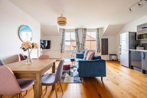 Family-Friendly Seaside Gem: King and Twin Apartment in Cromer