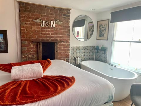 Bed, Bedroom, Bath