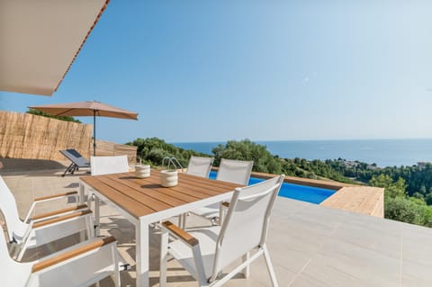 Day, Natural landscape, View (from property/room), Balcony/Terrace, Seating area, Dining area, Sea view, sunbed