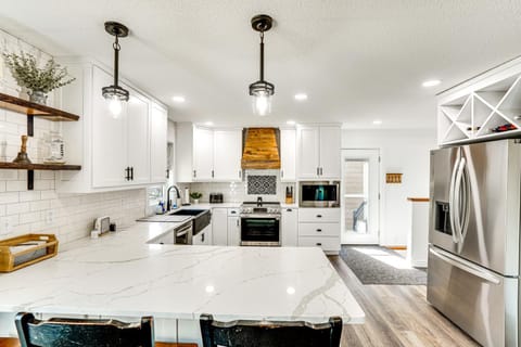 15 Mi to Downtown Sioux Falls Gem with Yard! House in South Dakota