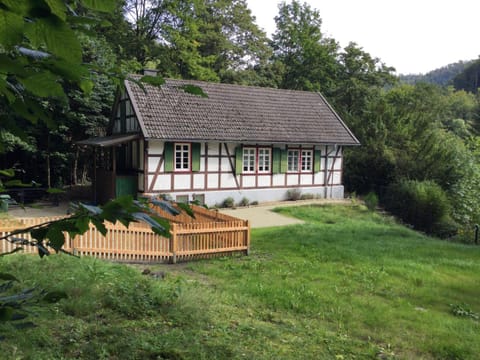 Property building, Garden, Balcony/Terrace
