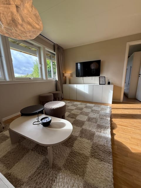 Stor leilighet nær flyplass, buss og natur Apartment in Tromso