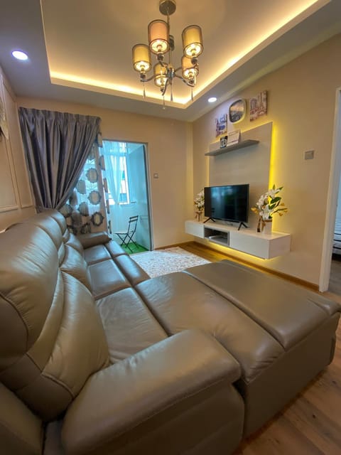 Communal lounge/ TV room, TV and multimedia, Living room, Seating area, Evening entertainment