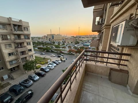 Day, View (from property/room), Balcony/Terrace, City view, Street view, Location, Parking