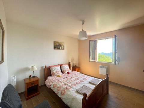 Charming little house with garden, stunning view House in Fayence