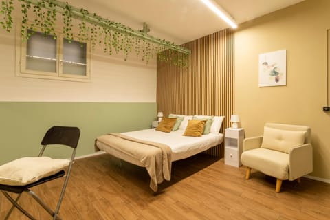 Photo of the whole room, Seating area, Bedroom