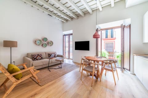 TV and multimedia, Living room, Seating area, Dining area