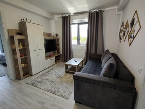 Communal lounge/ TV room, TV and multimedia, Living room, Seating area, Evening entertainment