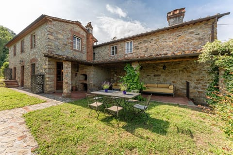 Property building, Patio, Day, Garden, Garden view