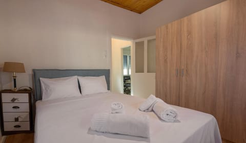 Bed, Photo of the whole room, Bedroom, wardrobe