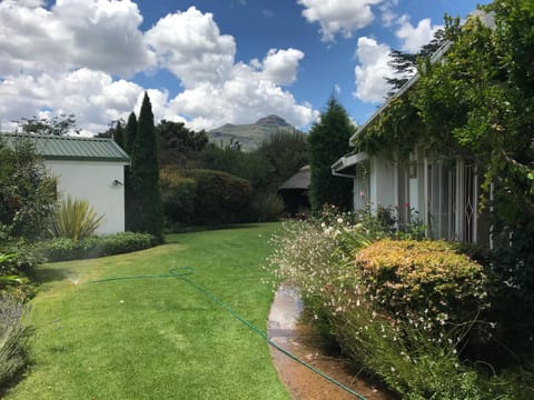 Property building, Facade/entrance, Garden