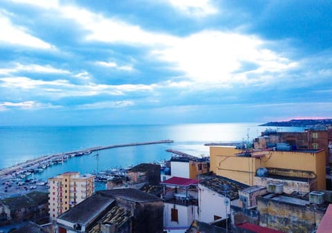 Neighbourhood, Sea view