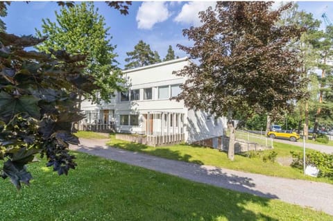 RH 90 m2 and free parking only 3 min with a car from the airport Apartment in Uusimaa