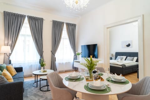 Living room, Photo of the whole room, Seating area, Dining area