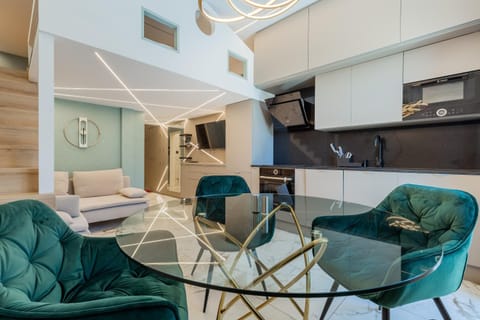 TV and multimedia, Kitchen or kitchenette, Living room, Seating area