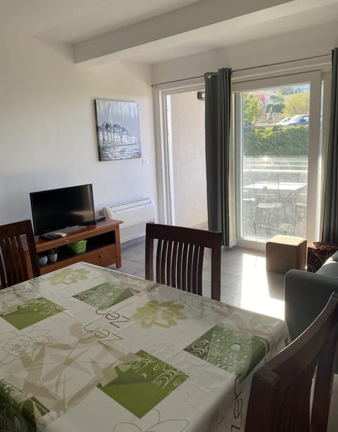 TV and multimedia, Living room, Dining area