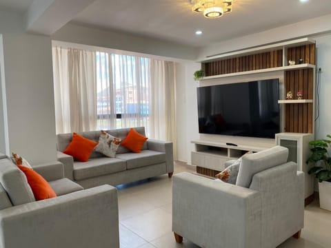 Communal lounge/ TV room, TV and multimedia, Living room, Seating area