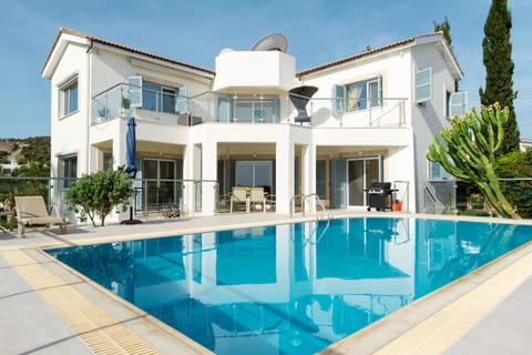 Facade/entrance, Natural landscape, Swimming pool, Swimming pool
