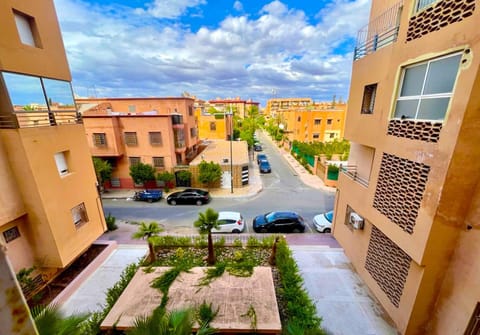 View (from property/room), Balcony/Terrace, City view, City view, Street view, Street view, Parking