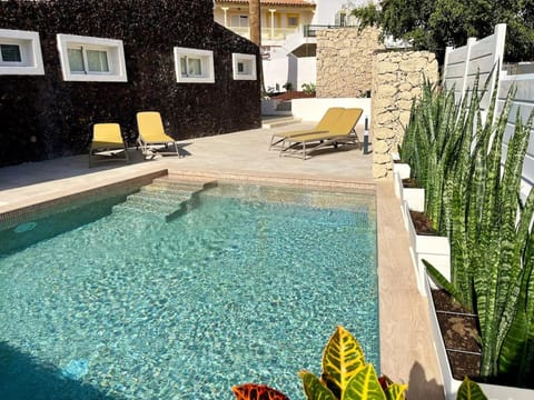 Swimming pool, sunbed