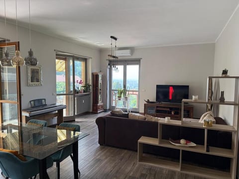 LUX Apt - 2Bedr with View and Parking Apartment in Turin