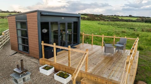 Property building, Patio, Natural landscape, Dining area