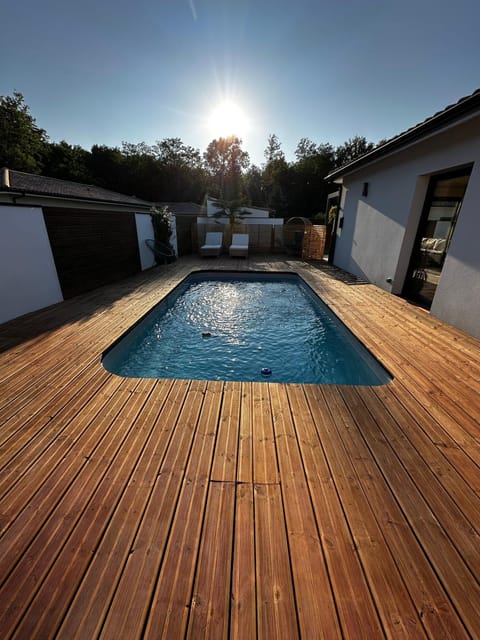 Pool view, Swimming pool, sunbed