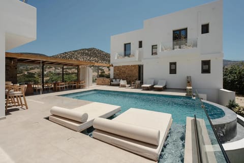 Property building, Day, Natural landscape, Seating area, Mountain view, Pool view, Swimming pool, sunbed