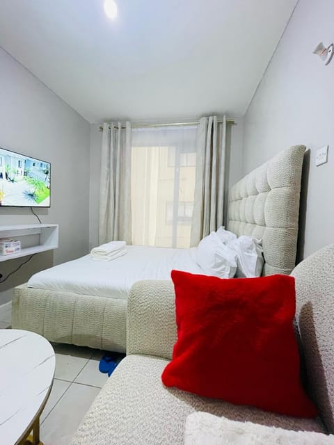 Bed, TV and multimedia, Living room, Photo of the whole room, Seating area, Bedroom