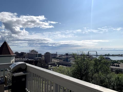 Natural landscape, Balcony/Terrace, City view, Lake view