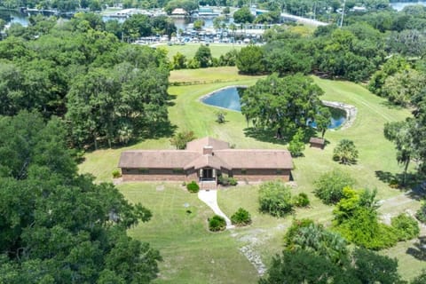 Astor Manor Astor Cottage Combo House in Astor