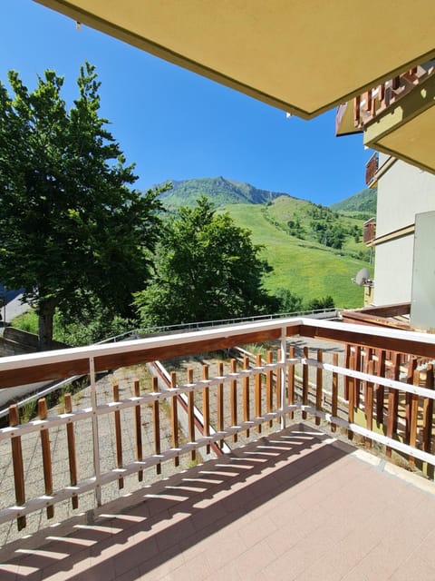 Property building, Day, Natural landscape, View (from property/room), Balcony/Terrace, Balcony/Terrace, Mountain view