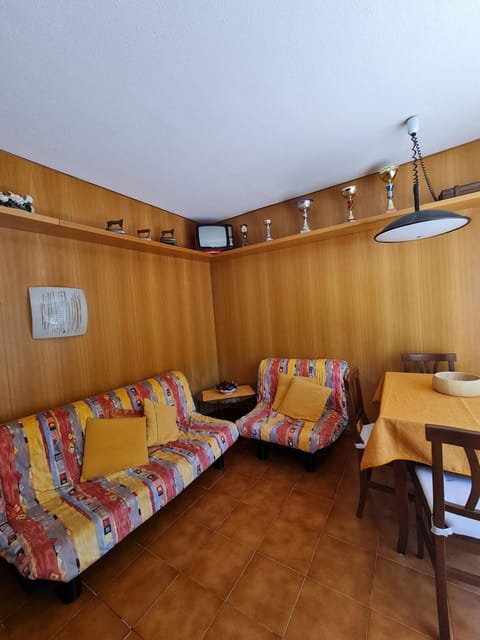 Communal lounge/ TV room, Living room, Seating area, Dining area