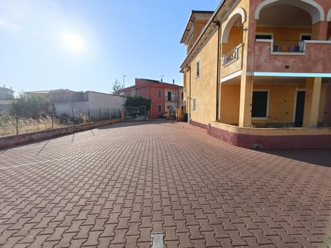 Property building, Neighbourhood, Street view