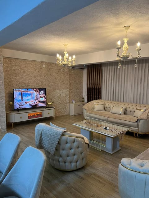 Communal lounge/ TV room, TV and multimedia, Living room, Seating area, Evening entertainment