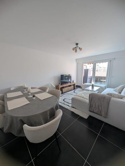 3 pièces proche gare - clim, accès plage à pied Apartment in Cagnes-sur-Mer