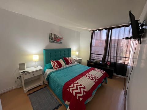 Bed, TV and multimedia, Photo of the whole room, Bedroom