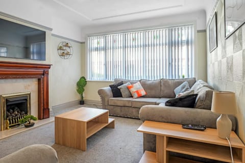 TV and multimedia, Living room, Seating area