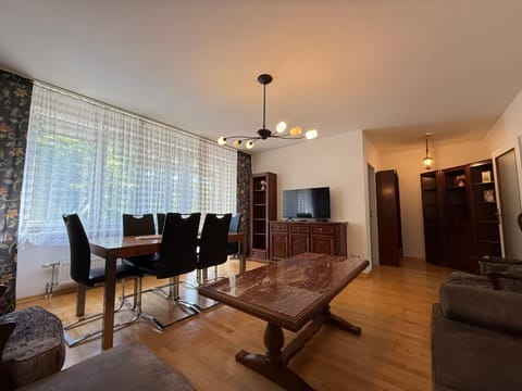 TV and multimedia, Living room, Dining area