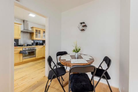 Charming Cosy Home - Your Retreat Awaits House in Manchester