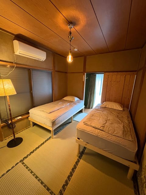 Bed, Bedroom, air conditioner