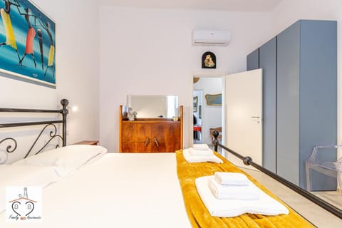 Bed, Photo of the whole room, Bedroom, towels, wardrobe