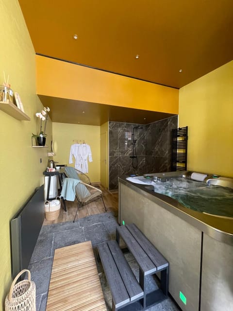 Hot Tub, Spa and wellness centre/facilities