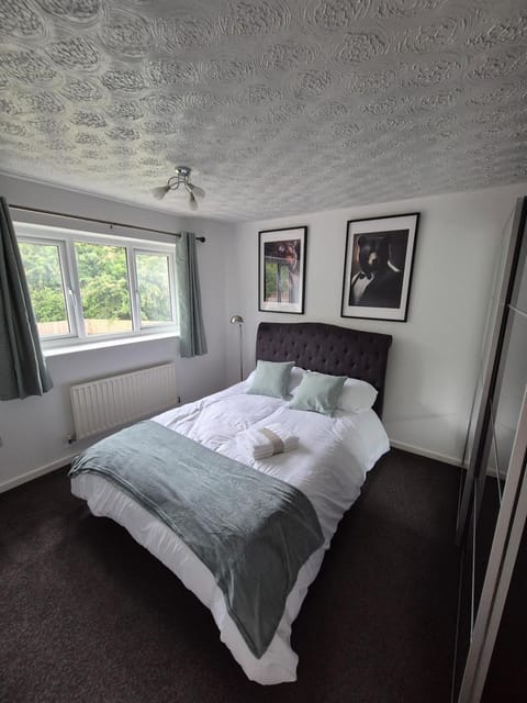 Bed, towels, wardrobe