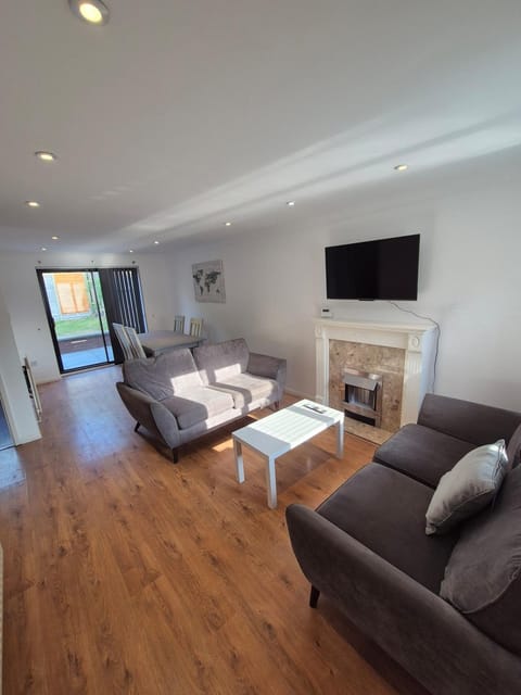 TV and multimedia, Living room, Seating area