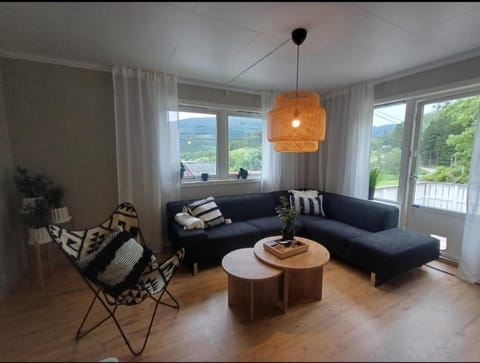 Natural landscape, View (from property/room), Balcony/Terrace, Living room, Seating area, Mountain view