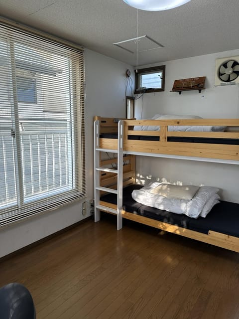 Bedroom, bunk bed