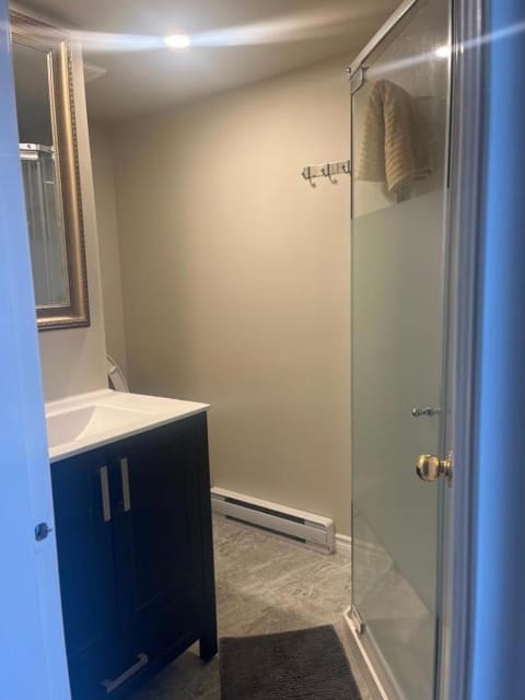 2 bedroom suint water front House in Victoria