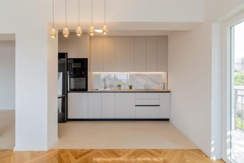 Coffee/tea facilities, Kitchen or kitchenette, oven