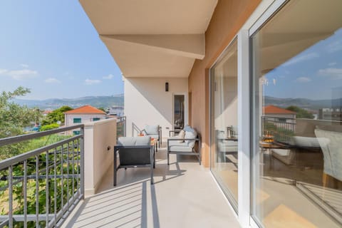 Day, Natural landscape, View (from property/room), Balcony/Terrace, Seating area